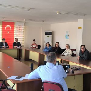 İl Müdürlüğümüz Çocuk Hizmetleri Birimimiz tarafından Kurum bakımından ayrılan, kamu kurumlarına atamaları yapılan gençlerimize “İş Hayatına Uyum Semineri” düzenlendi.   Çalışma hayatlarında gençlerimize başarılar dileriz. - fotoğraf 1