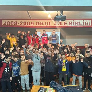 Cumhuriyetin 100. Yılı #VatanveKahramanlıkBuluşmaları kapsamında Kıbrıs Gazimiz Mehmet TÜRE ve Güneydoğu Gazimiz Vedat YILDIRIM'ın katılımı ile Akdeniz Ortaokulu öğrencileriyle bir araya geldik.  - fotoğraf 1