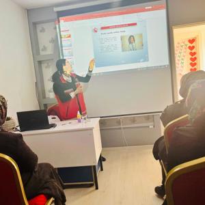#ToroslarSHM, Aile Destek ve Sosyal Dayanışma Merkezi (SODAM) kursiyerlerine ''Psikiyatrik/Nörolojik Rahatsızlıklar ve Sağlıklı İletişim'' konularında eğitim düzenledi.      - fotoğraf 3