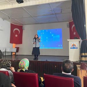 #YenişehirSHM, Dumlupınar İmam Hatip Anadolu Lisesi öğrenci ve öğretmenlerine ''6284 Sayılı Kanun, Kadına Şiddetle Mücadele ve #KADES'' konularında eğitim düzenledi.   - fotoğraf 2