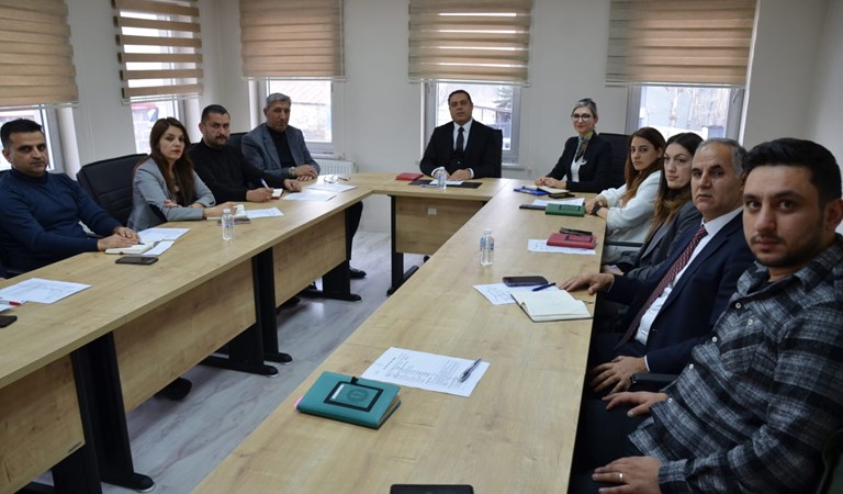 İl Müdürümüz Mustafa TOSUNOĞLU başkanlığında  İl Müdür Yardımcıları , Şube Müdürü ve  Kuruluş Müdürlerimizin  katılımları ile aylık "Değerlendirme Toplantısı" gerçekleştirilmiştir.