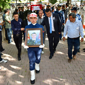 Şehit Top. Tğm. Fikret DİNÇER Törenle Defnedildi - fotoğraf 2