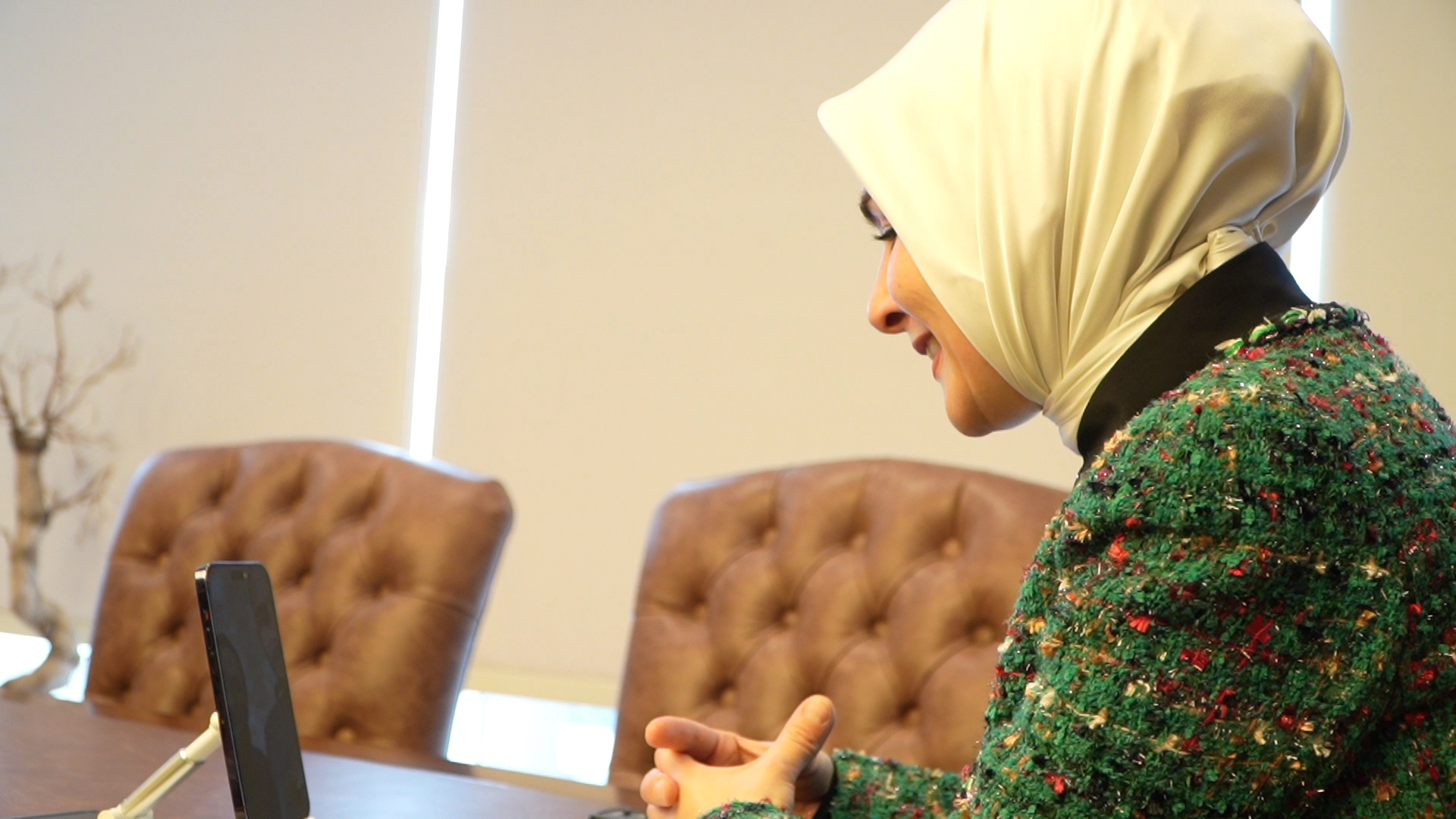 Bakanımız Mahinur Özdemir Göktaş'tan Sürpriz Aile ve Gençlik Fonu Telefonu