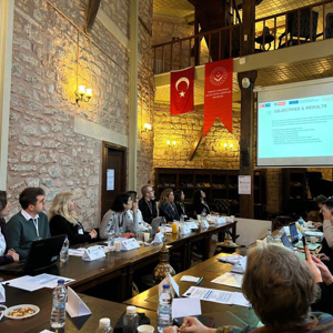 Yenilikçi Eğitim Modeli ile Koruyucu Aile Sürecinin İyileştirilmesi projesi açılış toplantısı Ahmet Hamdi Tanpınar Kütüphane Müzesi'nde gerçekleştirildi. - fotoğraf 4