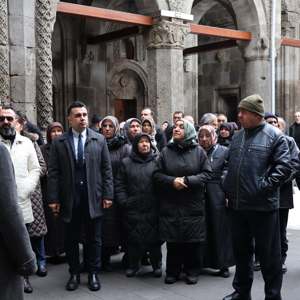 48 Şehit Yakını Ailemizi ve Gazilerimizi şehrimizin tarihi dokusu ve eserleriyle buluşturduk. - fotoğraf 1