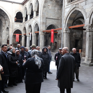 48 Şehit Yakını Ailemizi ve Gazilerimizi şehrimizin tarihi dokusu ve eserleriyle buluşturduk. - fotoğraf 3