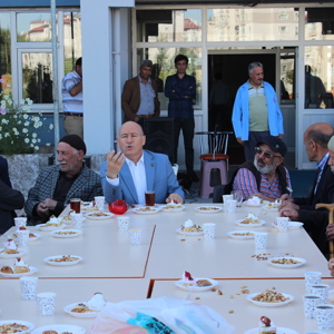 Ağrı Huzurevi Yaşlı Bakım Ve Rehabilitasyon Merkezi Müdür Yardımcısı  iken İzmir Aile, Çalışma ve Sosyal Hizmetler İl Müdürlüğü’ne atanan Yusuf Devran ABDİOĞLU  için Huzurevi Müdürlüğü tarafından veda programı düzenlendi. - fotoğraf 4