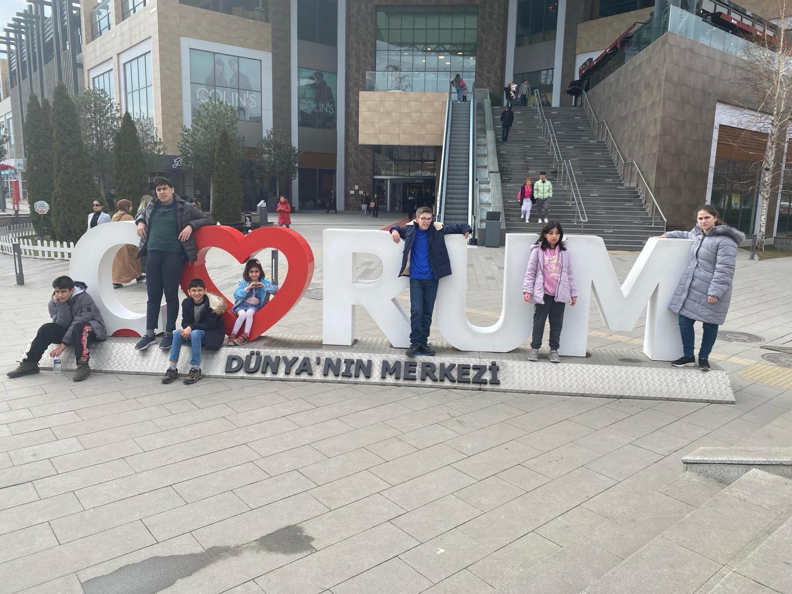 İl Müdürlüğümüz koordinesinde, Milli Eğitim Müdürlüğü'nün ortak olduğu otizm tanısı olan çocuklarımıza yönelik Hayatın İçinde Hayallerimin Peşindeyim Projesi kapsamında faaliyetlerimiz devam etmektedir.