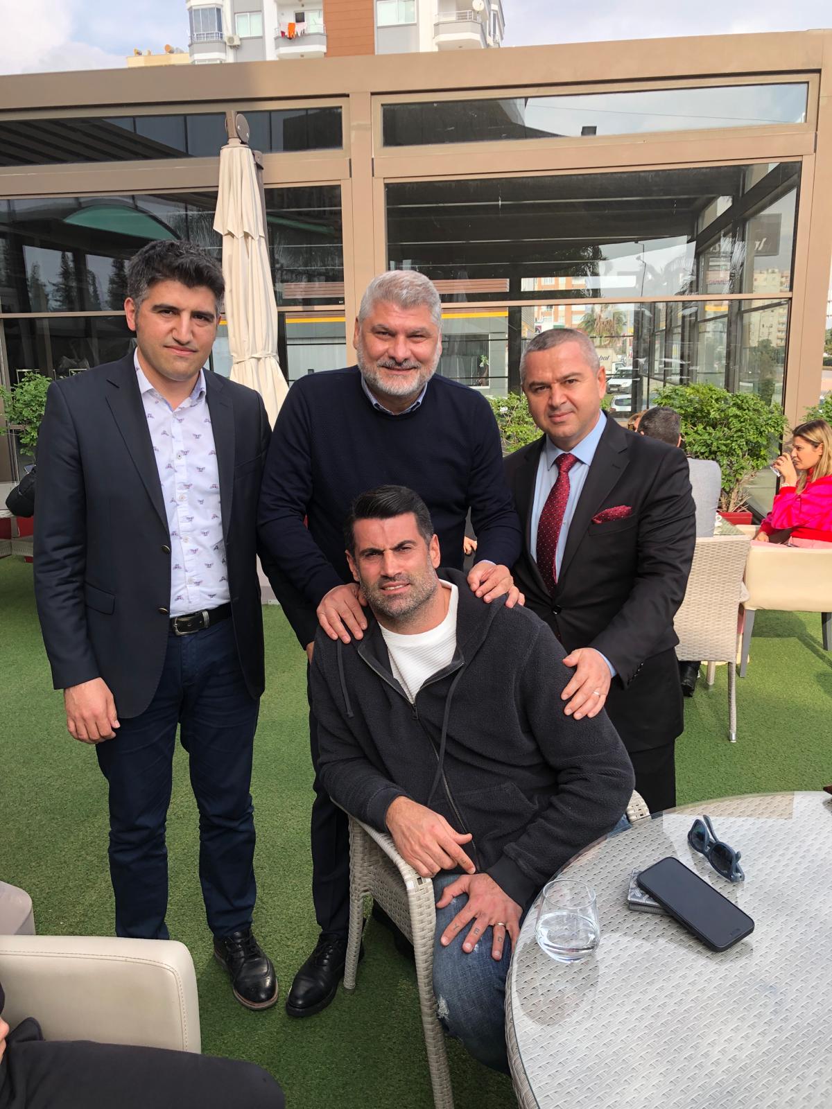 #HataySpor As Başkanı Aydın TOKSÖZ, eşleri ve Teknik Direktörü Volkan DEMİREL ziyaret edildi. Çocuklarımıza rol model olmaları yönünde görüşmeler yapıldı, bu doğrultuda çocuklarımız maçlara katılım sağlayacak.İlgi ve samimiyetleri için teşekkür ediyoruz.