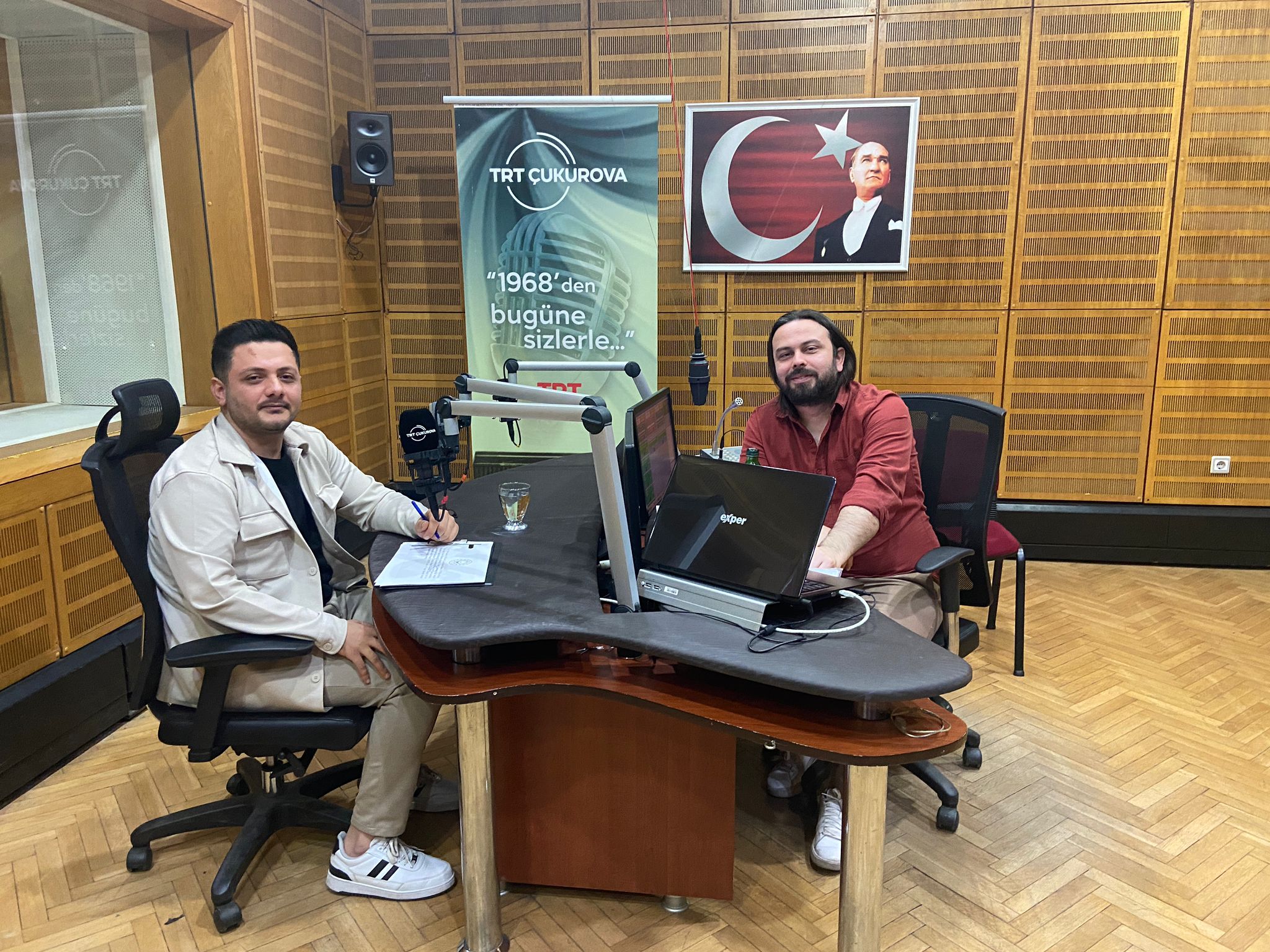 İl Müdürlüğümüz Çocuk Hizmetleri Birimimiz, TRT Çukurova Radyosu'na konuk oldu ve ''Müdürlüğümüze bağlı #ÇocuklarGüvende Ekiplerinin Çalışmaları, #ÇocukHakları ve Sokakta Çalıştırılan Çocuklar İçin Çalışmalarımız'' hakkında bilgilendirmelerde bulundu.