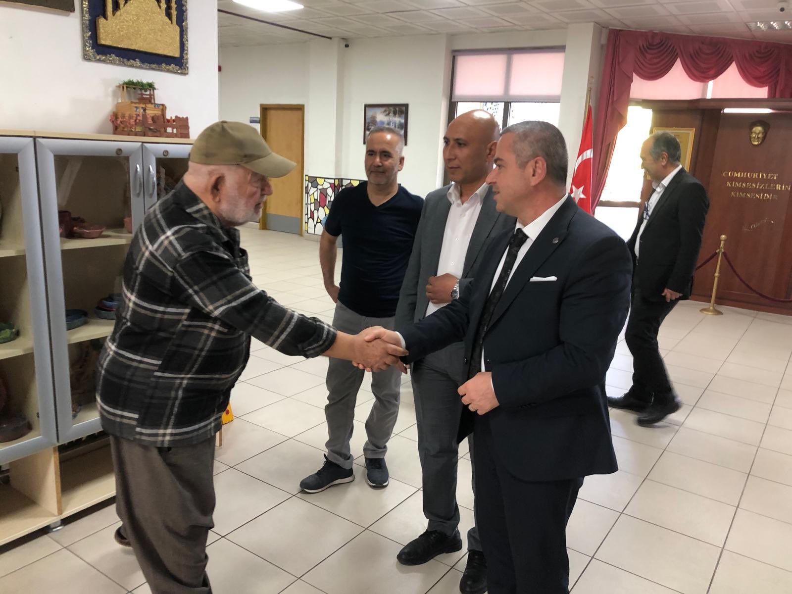 Dün ile bugün arasında köprü olan, tecrübeleri ile bize ışık tutan büyüklerimizi İl Müdürümüz Naci YILMAZ ile ziyaret ederek hayır dualarını aldık.   📍 Erdemli Huzurevi Yaşlı Bakım Ve Rehabilitasyon Merkezi  