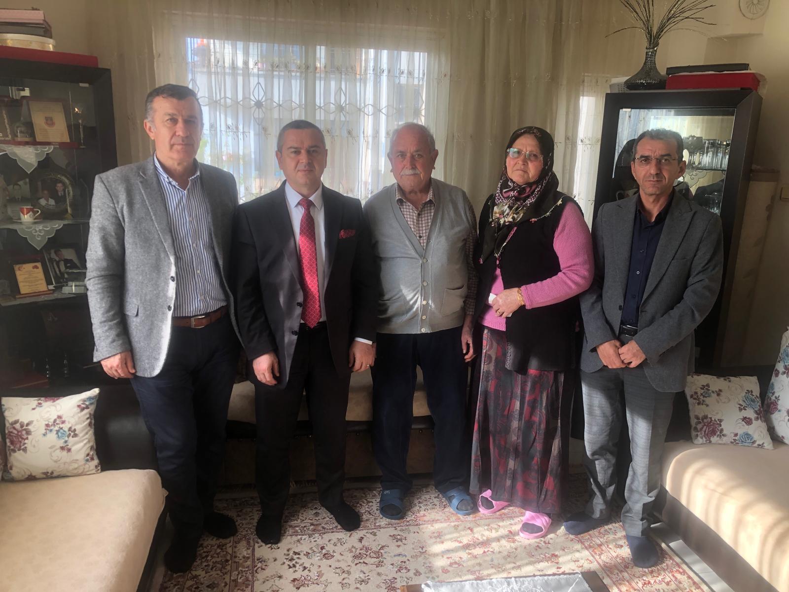 2016 yılında Şırnak'ta Bölücü Terör Örgütü mensuplarınca düzenlenen çatışma sonucu Şehit olan kahraman askerimiz J.Asb.Kd.Çvş Murat Erdi EKER'in bizlere emaneti kıymetli ailesini İl Müdürümüz Naci YILMAZ ile ziyaret ettik.