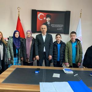 "Çevreye Duyarlıyım, Değerlerime Sahip Çıkıyorum" projesi kapsamında gerçekleştirilen Değerler Kulübü Etkinliği - fotoğraf 1