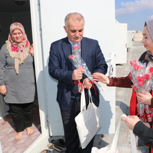8 Mart Dolayısıyla Depremde Evlerini Kaybeden Depremzede Ailelerimizi Ziyaret Ettik. - fotoğraf 3