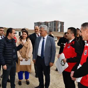 Sayın Valimiz Mehmet MAKAS, İl Müdürümüz Sayın Çiğdem AÇIKYILDIZ KAZEL ile Kırıkkale Huzurevi inşaatında incelemelerde bulundu. - fotoğraf 3