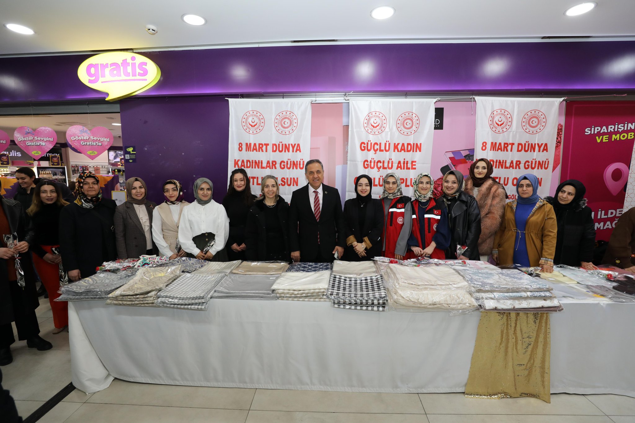 8 Mart Dünya Kadınlar Günü Münasebetiyle Kadın ve Emek Sergisi Düzenlendi.