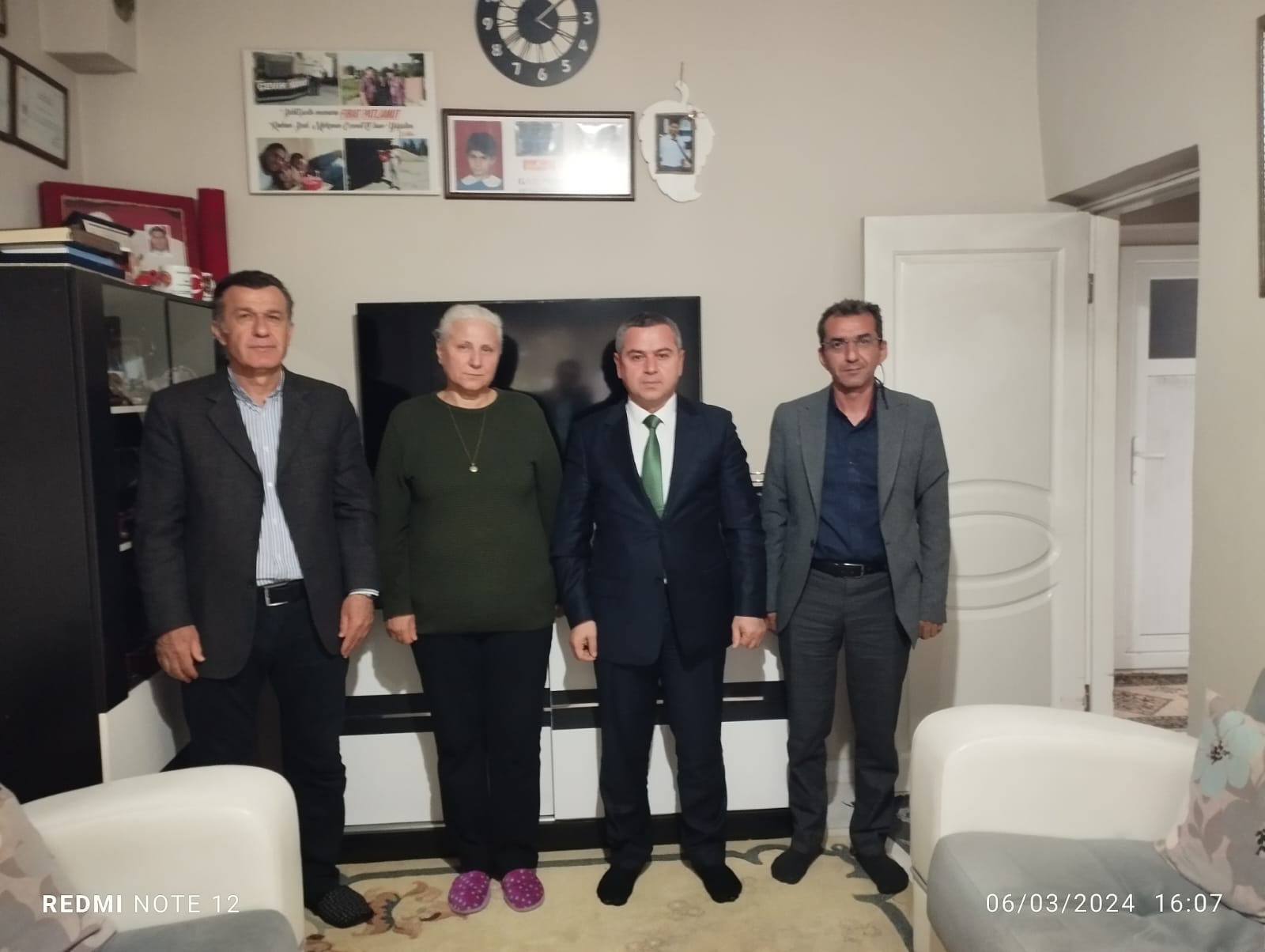 2016 yılında Şırnak ili Silopi ilçesinde Bölücü Terör Örgütü ile çıkan çatışma esnasında roketli saldırı sonucu şehit olan Polis Memuru Fırat PALAMUT'un bizlere emaneti kıymetli ailesini İl Müdürümüz Naci YILMAZ ile ziyaret ettik.