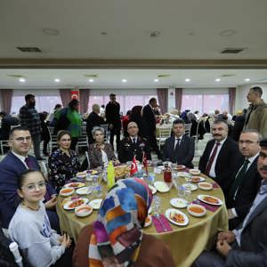 Valiliğimiz himayesinde İl Müdürlüğümüz koordinesinde şehit aileleri, gazilerimiz ve gazi ailelerimize iftar yemeği düzenlendi. - fotoğraf 7