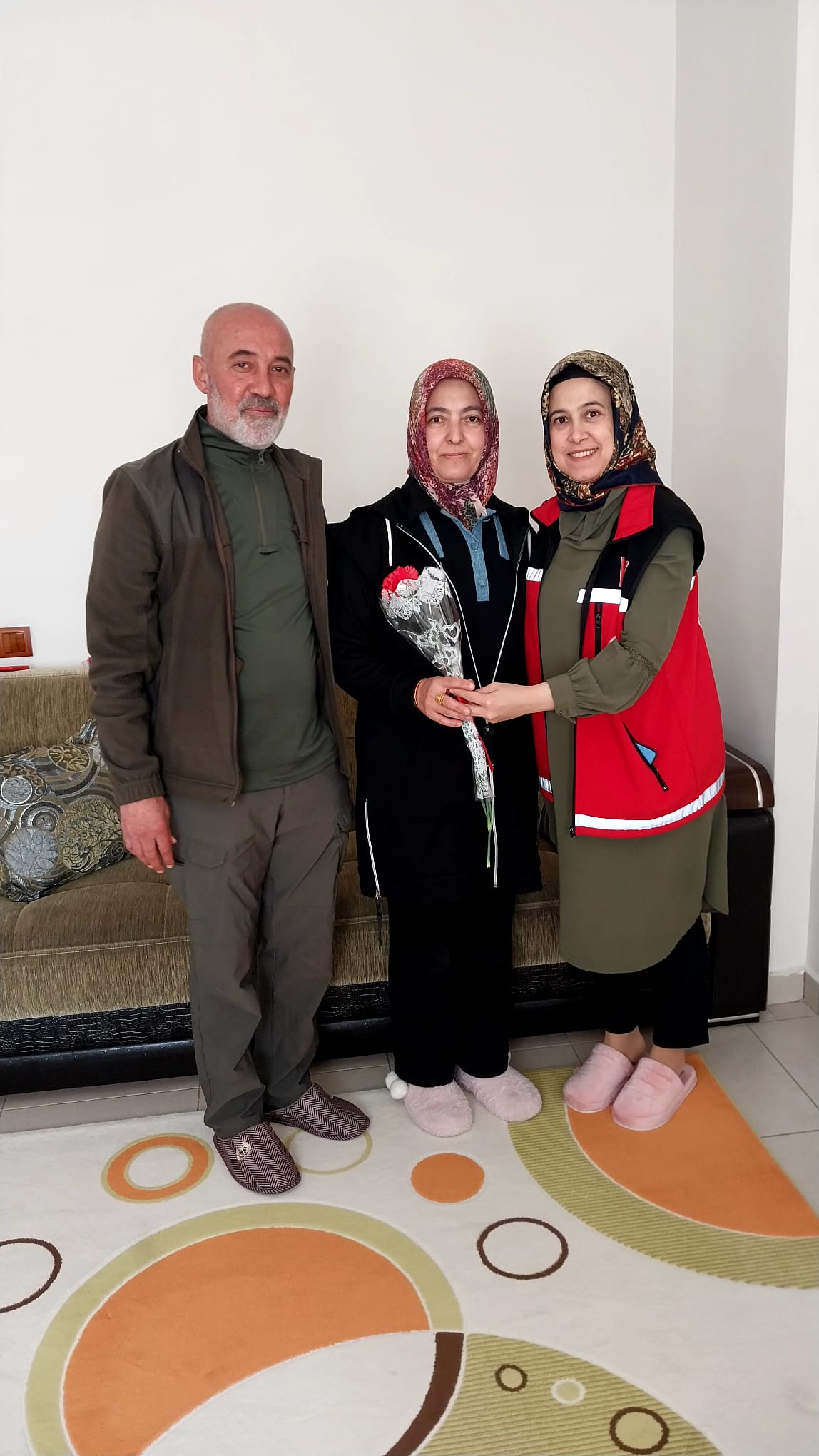 #MezitliSHM, vatanımızın bütünlüğü için gözünü kırpmadan canını ortaya koyan Aziz Şehitlerimizin bizlere emaneti; merhameti, vatan sevgisi ve gücüyle bizlere örnek olan kıymetli annelerimizi #KadınlarGünü'nde ziyaret etti.   