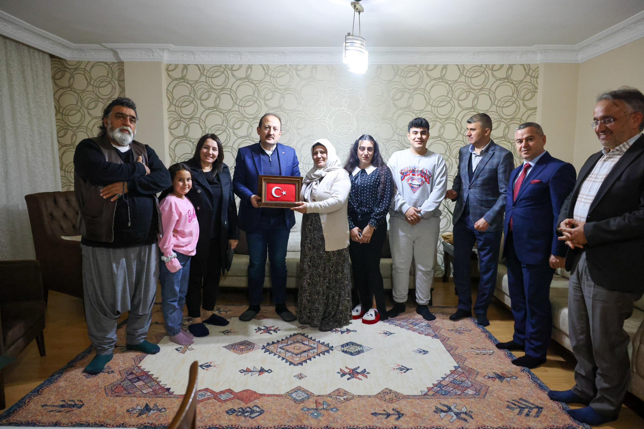 Sn. Valimiz Ali Hamza PEHLİVAN ve İl Müdürümüz Naci YILMAZ,Pençe Kilit operasyon bölgesinde,2022 yılında teröristlerle çıkan çatışmada Şehit olan Uz.Çvş Harun Yıldırım'ın kıymetli ailesini ziyaret etti.  Aziz Şehitlerimize Allah’tan rahmet diliyoruz.