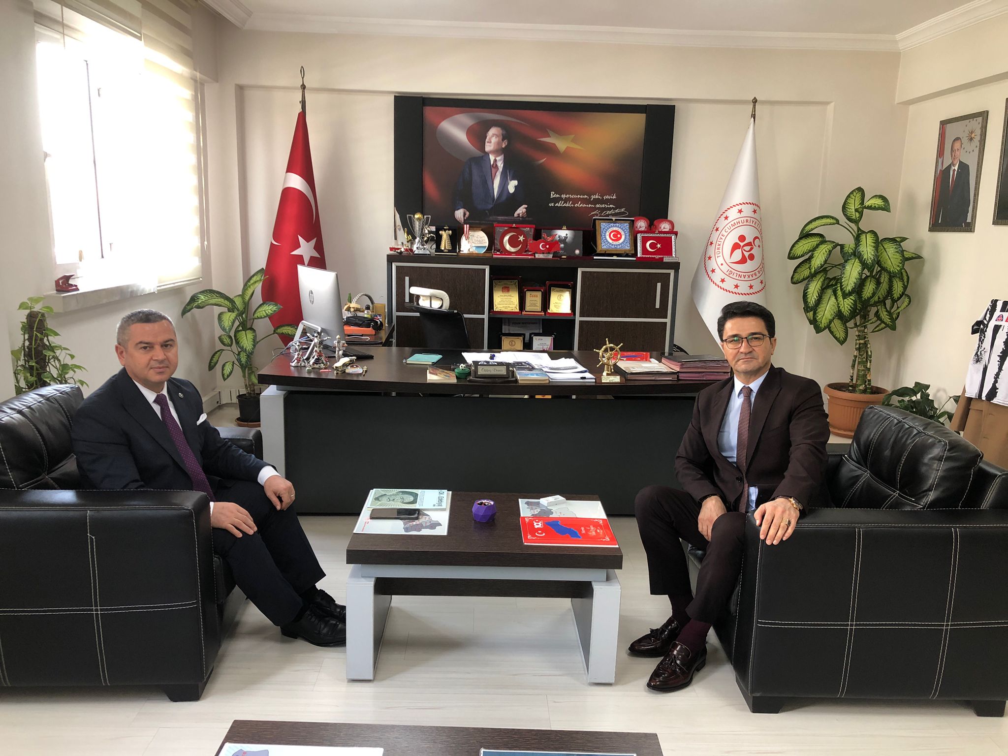 İl Müdürümüz Naci YILMAZ, Gençlik ve Spor İl Müdürü Ökkeş DEMİR'İ ziyaret ederek kuruluş bakım altındaki çocuklarımızın Gençlik Kampları ile spor tesislerinden yararlanması ve birlikte yürütülebilecek projeler konularında istişarede bulundu.