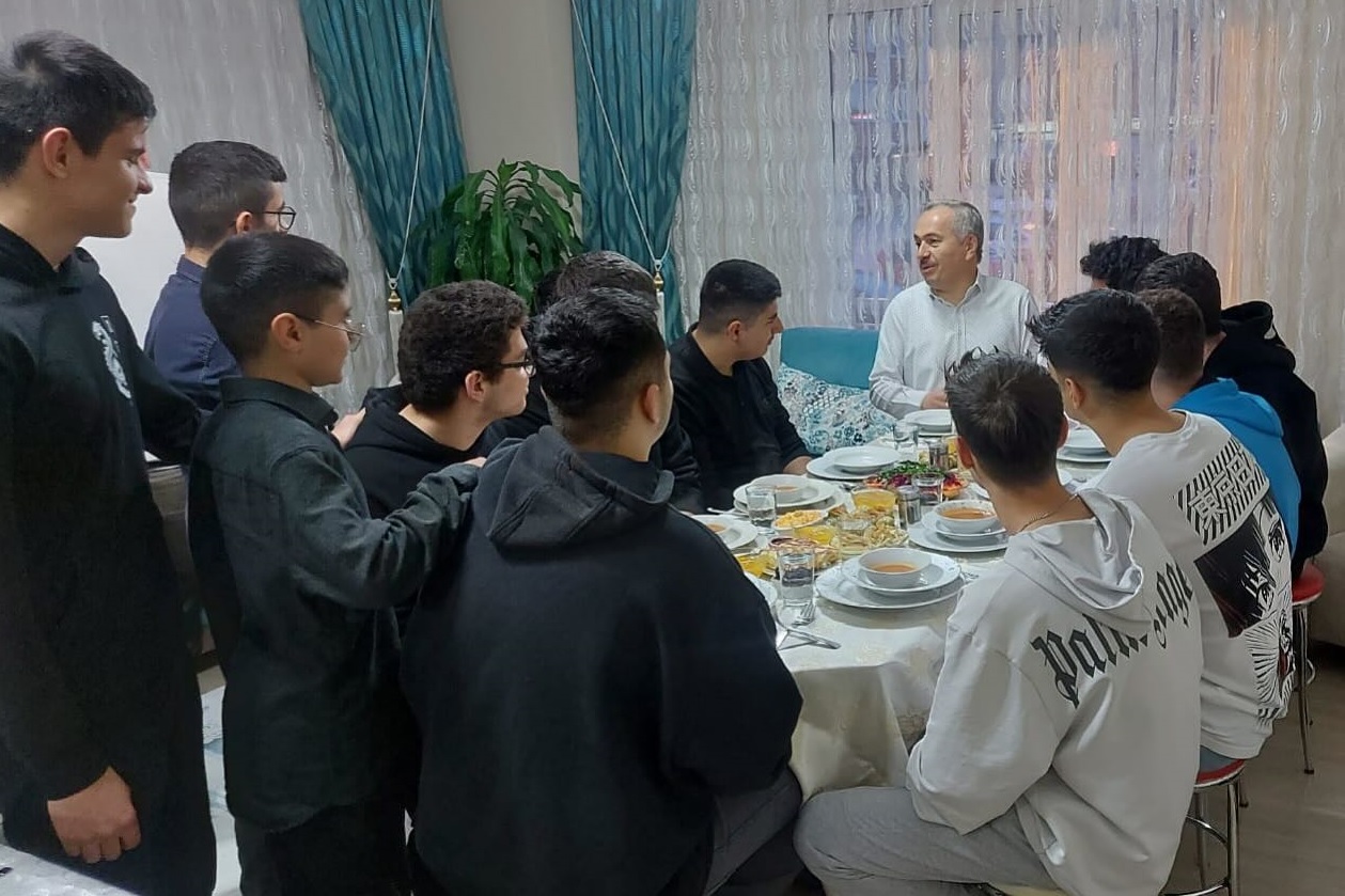 İl Müdürümüz Halıcılar Çocuk Evimizde İftar Yemeğine Katıldı