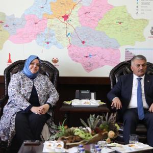 Bakan Selçuk: "Türkiye, Yaptığı Yeni Atılım Hamleleriyle Her Adımda Tarih Yazıyor" - fotoğraf 1