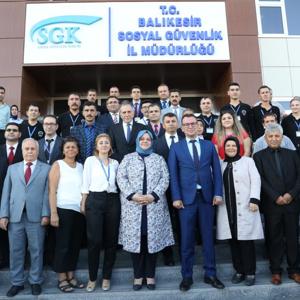 Bakan Selçuk: "Türkiye, Yaptığı Yeni Atılım Hamleleriyle Her Adımda Tarih Yazıyor" - fotoğraf 3