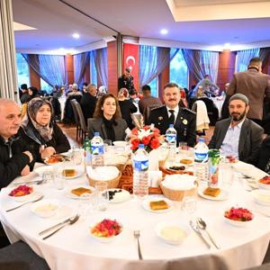 18 Mart Şehitleri Anma Günü ve Çanakkale Zaferi'nin 109. Yıl Dönümünde Şehit ve Gazilerimizin Kıymetli Aileleriyle Bir Araya Geldik. - fotoğraf 4