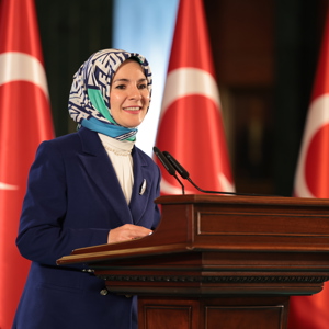 Emine Erdoğan Hanımefendi ve Bakanımız Mahinur Özdemir Göktaş huzurevi sakinleri ile iftarda buluştu - fotoğraf 4