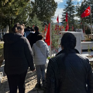 Çocuk Kuruluşlarımızda kalan çocuklarımızın Kırıkkale Şehitliğini ziyareti - fotoğraf 2