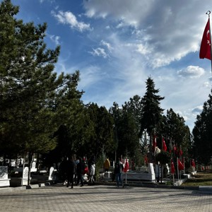 Çocuk Kuruluşlarımızda kalan çocuklarımızın Kırıkkale Şehitliğini ziyareti - fotoğraf 3