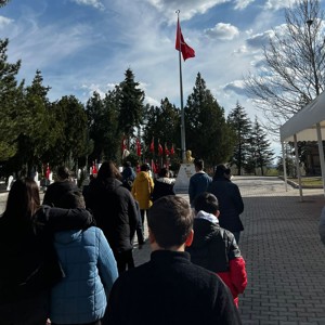 Çocuk Kuruluşlarımızda kalan çocuklarımızın Kırıkkale Şehitliğini ziyareti - fotoğraf 1