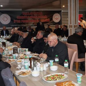 18-24 Mart Yaşlılar Haftası münasebetiyle İl Müdürlüğümüz tarafından düzenlenen İftar programına Sayın Valimiz Ahmet Hamdi USTA,İl Protokolü,İl Müdürümüz Abdulbari AKSOY ve kıymetli yaşlılarımız katılım sağladılar. - fotoğraf 7