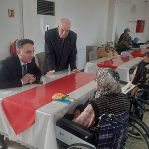 İl Müdürü Harun TOHUMCU’ dan Huzurevlerinde kalan yaşlılara ziyaret. - fotoğraf 3