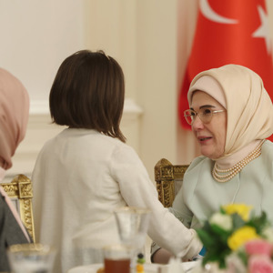 Emine Erdoğan, Gönül Elçileri koruyucu ailelerimiz ve vali eşleriyle iftarda bir araya geldi - fotoğraf 2
