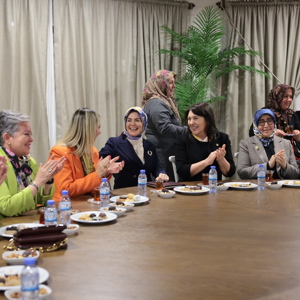 Aile ve Sosyal Hizmetler Bakanımız Göktaş, Adana’da huzurevi sakinleri ve kadınlarla buluştu - fotoğraf 13