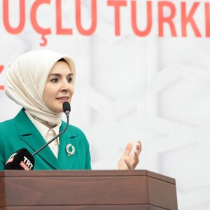 Bakanımız Mahinur Özdemir Göktaş İzmir'de Huzurevini Ziyaret Etti - fotoğraf 1