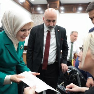 Bakanımız Mahinur Özdemir Göktaş İzmir'de Huzurevini Ziyaret Etti - fotoğraf 1