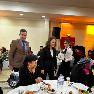 Vali Yardımcımız İdil ÖZDEMİR DOĞAN ve İl Müdürümüz Arif LAÇİN Yaşlılarımızla İftar Programında Bir Araya Geldi - fotoğraf 1