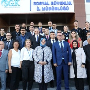 Bakan Selçuk: "Türkiye, Yaptığı Yeni Atılım Hamleleriyle Her Adımda Tarih Yazıyor" - fotoğraf 5