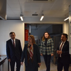 Bakan Yardımcımız Sayın Sevim SAYIM MADAK, Şehit Yakınlar Ve Gazi Evimizi ve Kuruluşlarımızı Ziyaret Etti. - fotoğraf 1