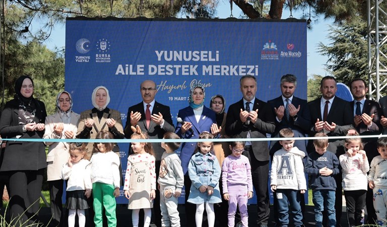 Bakanımız Göktaş, Bursa'da Huzurevi ve Alzaymır Hizmet Birimi ile “Aile Destek Merkezi ve Ana Kucağı"nın Açılışlarını Gerçekleştirdi