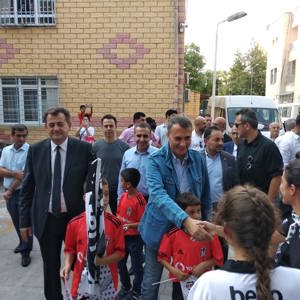 Beşiktaş Kulüp Başkanı Fikret ORMAN,Mersin Çocuk Evleri Sitesi 'nde Kalan Çocuklarımızla Buluştu - fotoğraf 5
