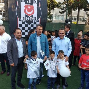 Beşiktaş Kulüp Başkanı Fikret ORMAN,Mersin Çocuk Evleri Sitesi 'nde Kalan Çocuklarımızla Buluştu - fotoğraf 2