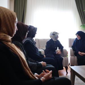 Bakanımız Göktaş, devlet desteğindeki çocuklarla huzurevini ziyaret ederek yaşlılarla bayramlaştı - fotoğraf 5