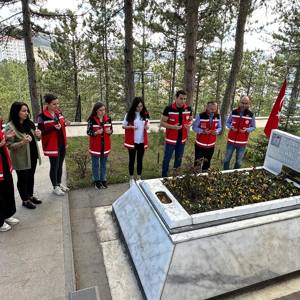 Ramazan Bayramında Aziz Şehitlerimiz Kabirleri Başında Ziyaret Edildi - fotoğraf 1