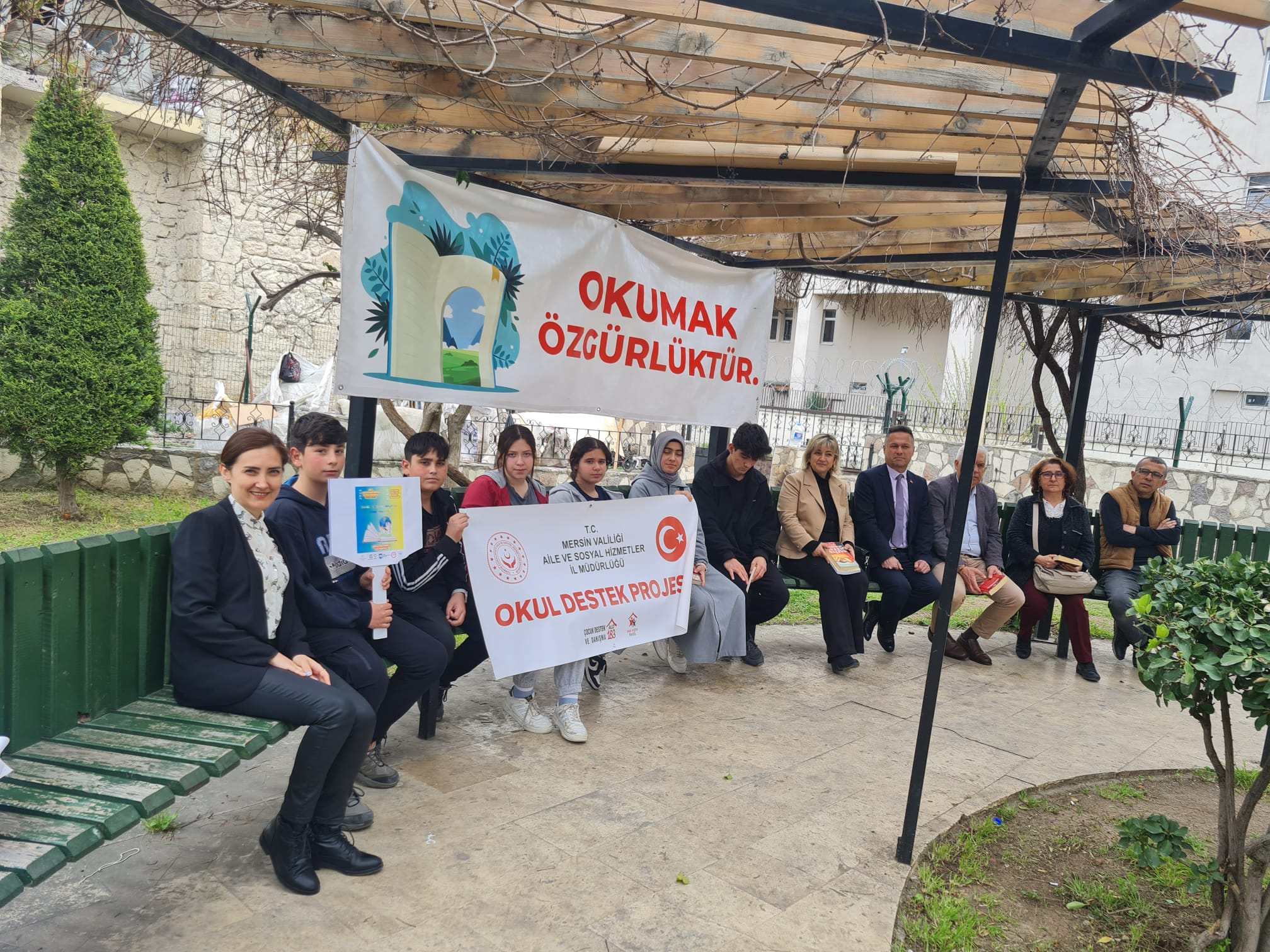 #ToroslarSHM,hizmet modellerimizden yararlanan çocuklarımızla #KütüphanelerHaftası münasebetiyle Mersin İl Halk Kütüphanesi'nde kitap okuma etkinliğinde ve Sınav Kaygısı ile Baş Etme Yolları seminerinde bir araya geldi.