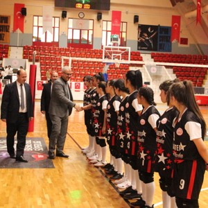 ÇOCUK HİZMETLERİ GENEL MÜDÜRLÜĞÜNÜN DÜZENLEDİĞİ TÜRKİYE 6. VOLEYBOL TURNUVASI ADANA DA GERÇEKLEŞTİ - fotoğraf 2