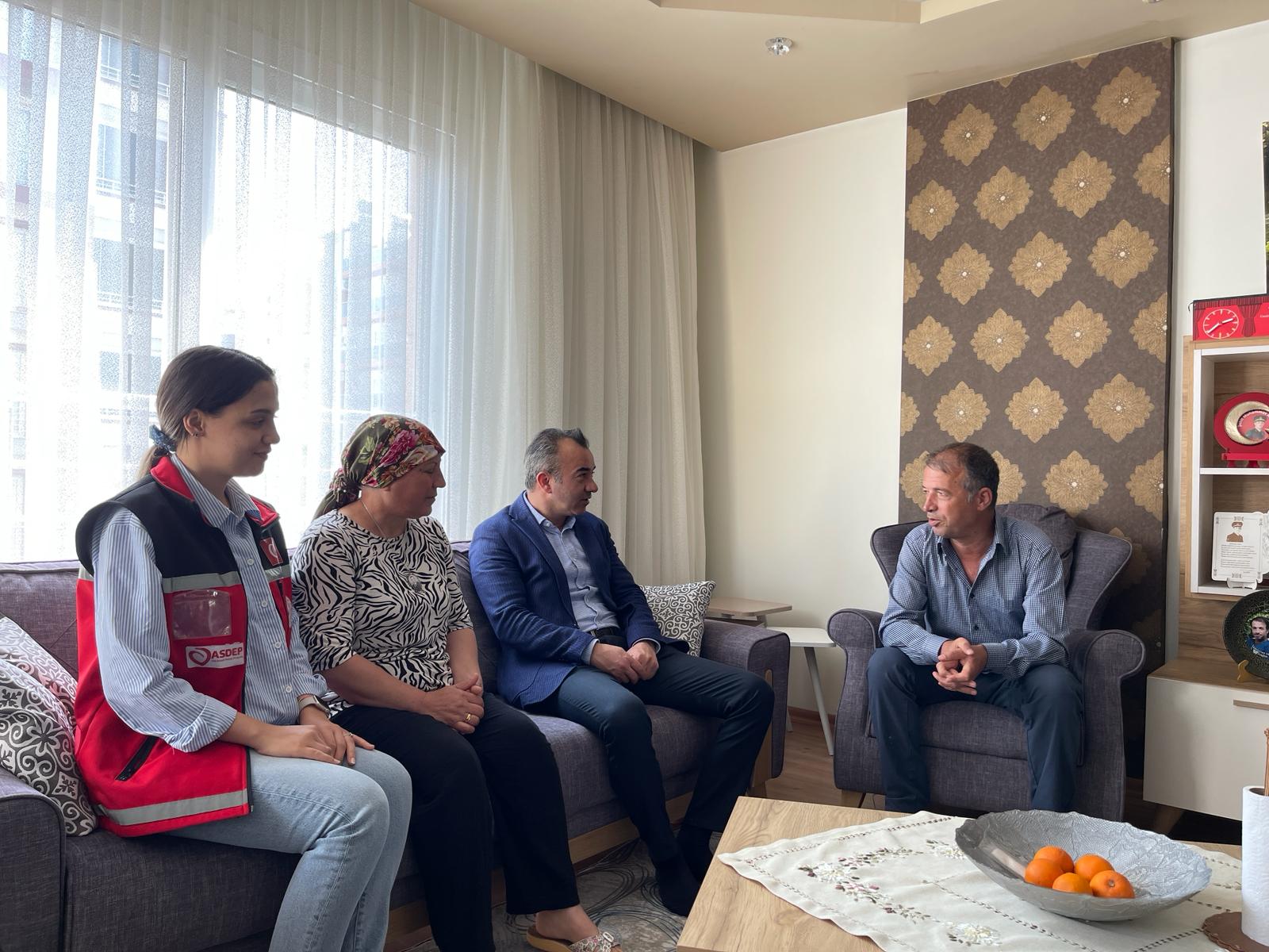 #RamazanBayramı kapsamında İlçe Kaymakamımız Sayın Alp Eren YILMAZ ve #MezitliSHM tarafından vatanımız uğruna canını veren Aziz Şehitlerimizin bizlere emaneti kıymetli aileleri ve Kahraman Gazilerimiz ziyaret edildi.